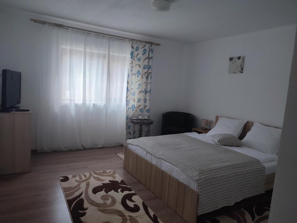 Dumbrava Minunata Pesteana Zimmer foto